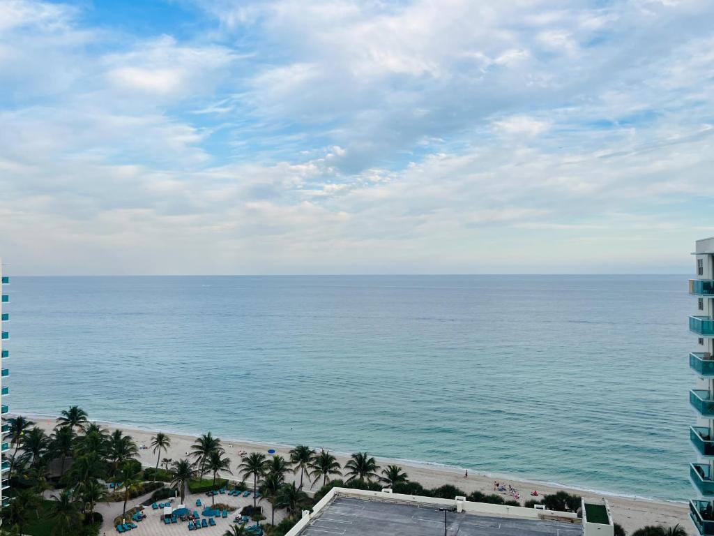 The Tides Condo on Hollywood - Penthouse Apartment