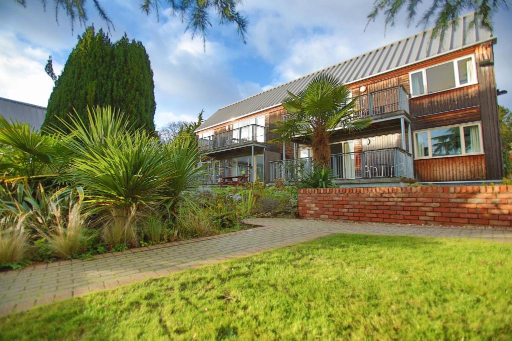 Oaklands Hotel - Resim 1