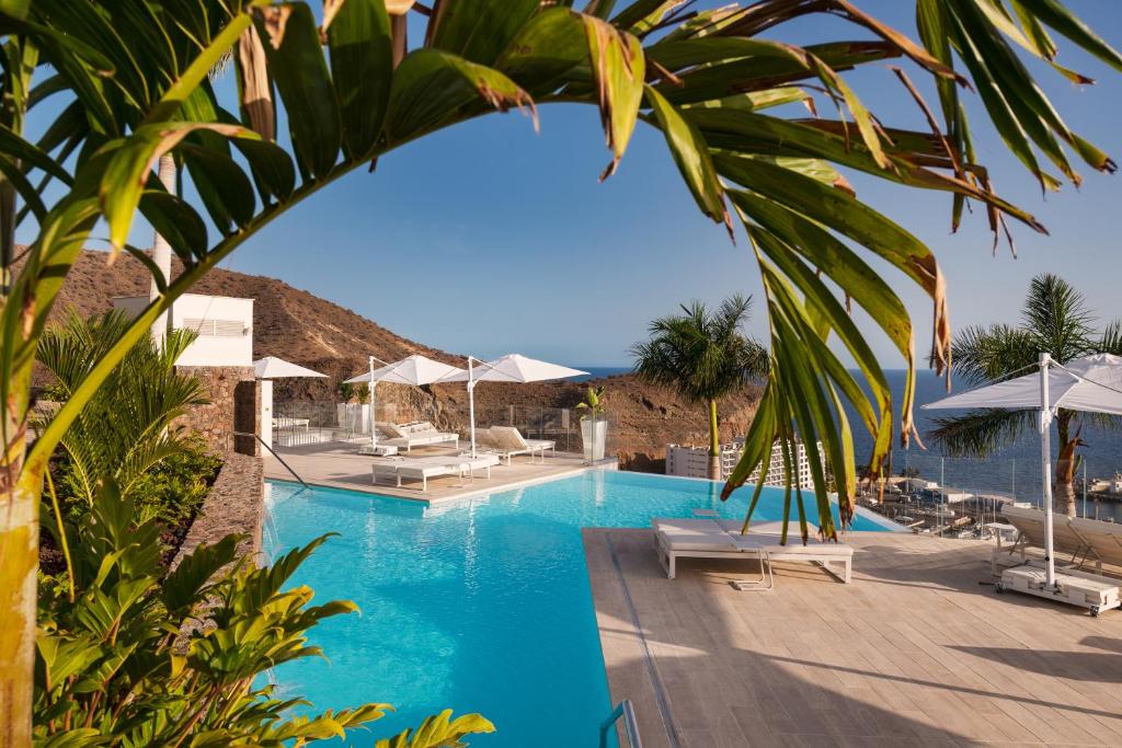 Basen w obiekcie Grand Horizon Luxury Boutique Apartments lub w pobliżu