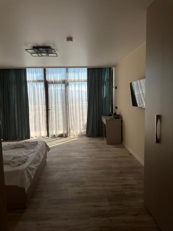 Postel nebo postele na pokoji v ubytování RUMI Hotel