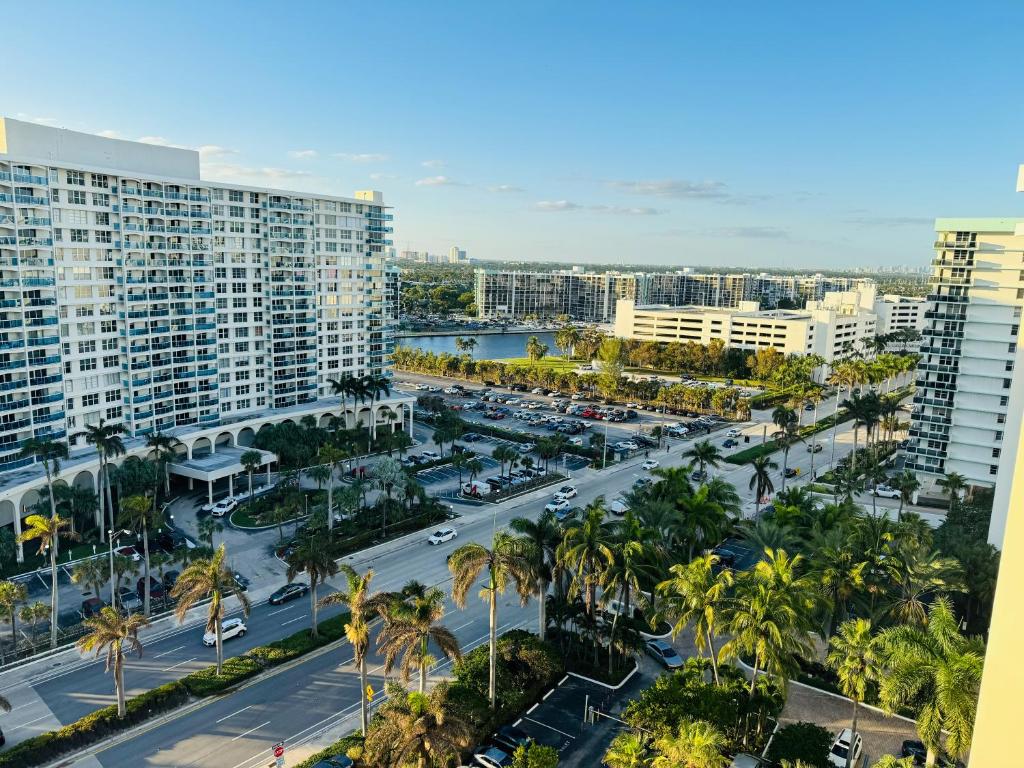 The Tides Condo on Hollywood - Apartment With Sea View