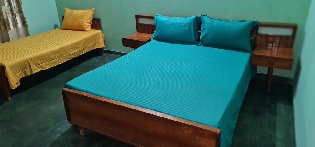 Postel nebo postele na pokoji v ubytování Wagi Villa & Hostel " Free pickup from kandy"