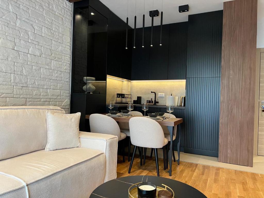 a living room with a couch and a table at Helikon Zlatibor Apartman 310 in Palisad