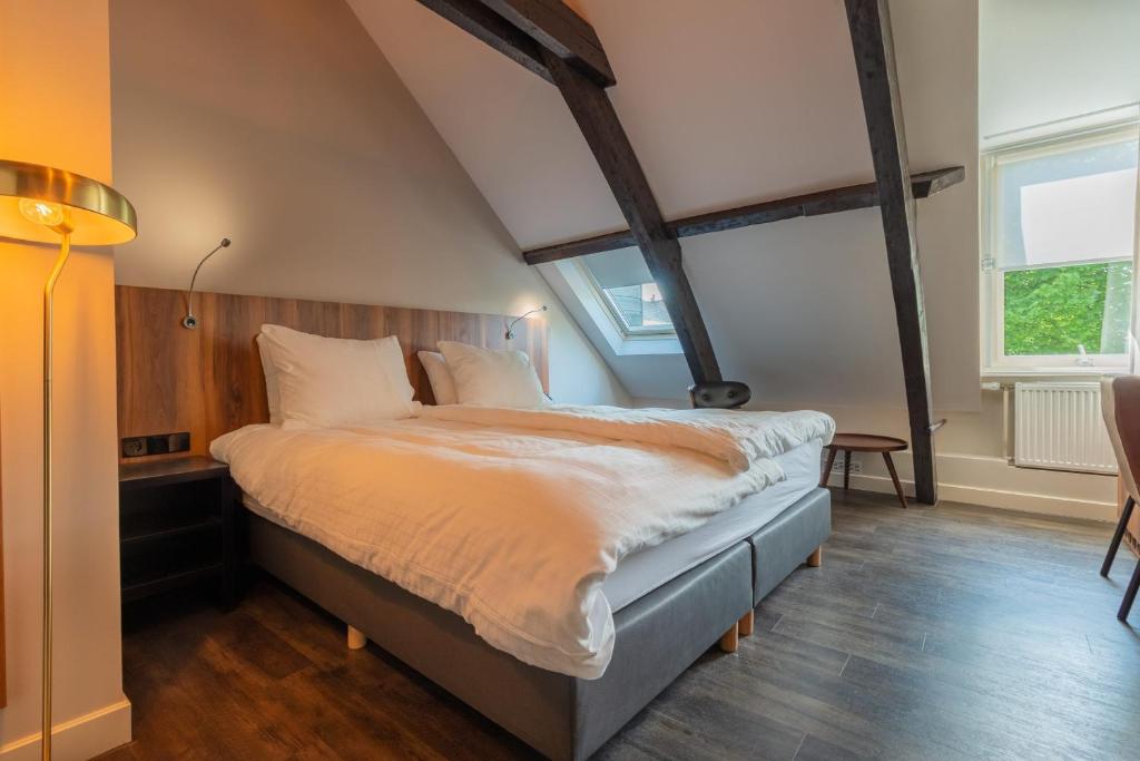 Postel nebo postele na pokoji v ubytování Hotel Zutphen