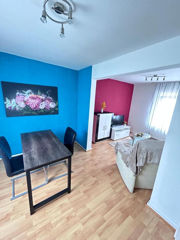 TV a/nebo společenská místnost v ubytování Apartment Central Hemer 35 qm
