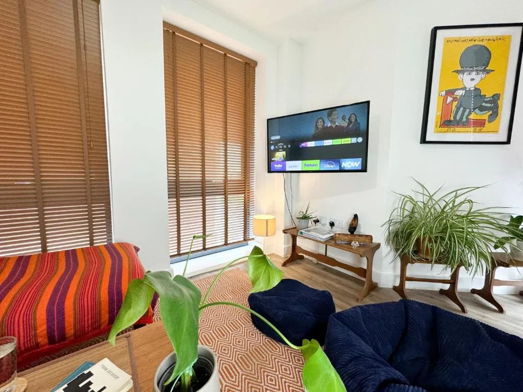 Stokes Croft - Whole Apartment - City Centre - Serviced Accommodation BS1
