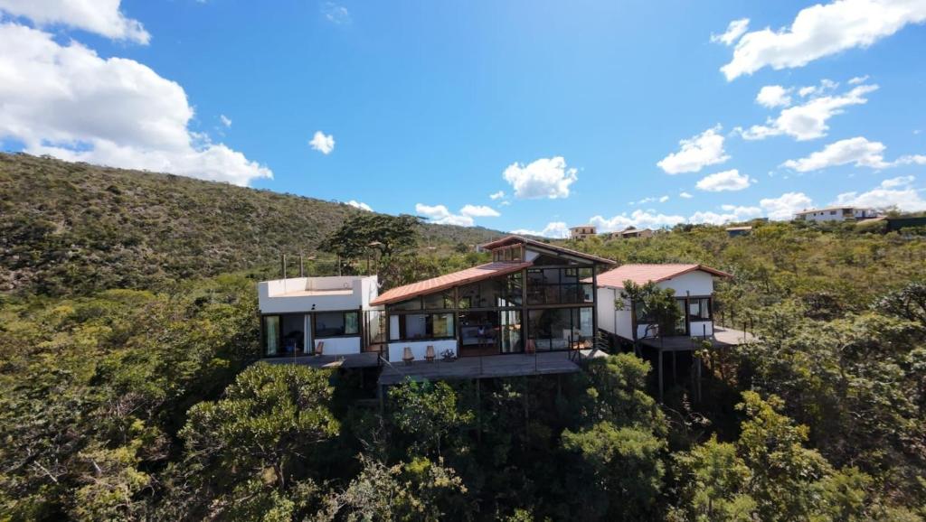 a house on the side of a hill at Casa Miralago in Santana do Riacho