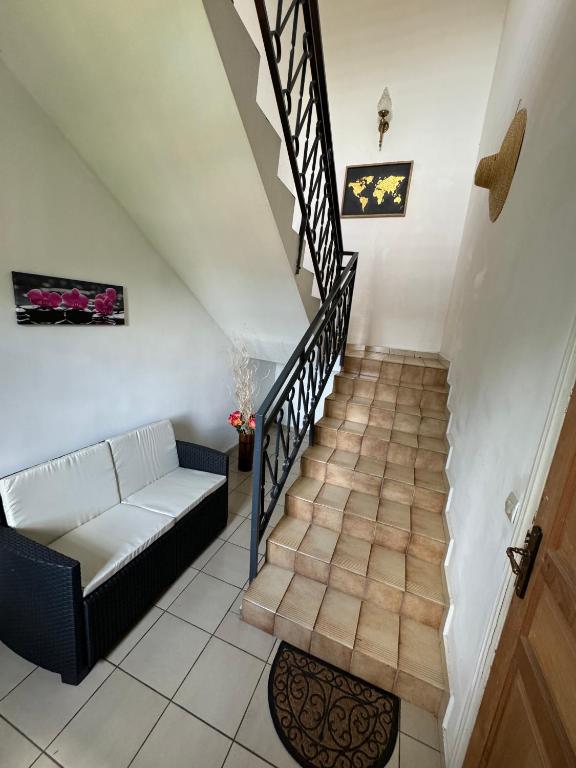 Posezení v ubytování La Canopée Enchantée, chambres d'hôtes, piscine, proche aéroport, Gare maritime