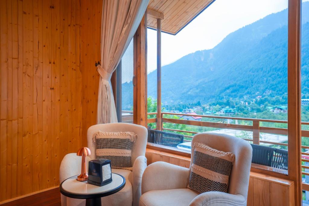 Nespecifikovaný výhled na hory nebo výhled na hory při pohledu z hostelu