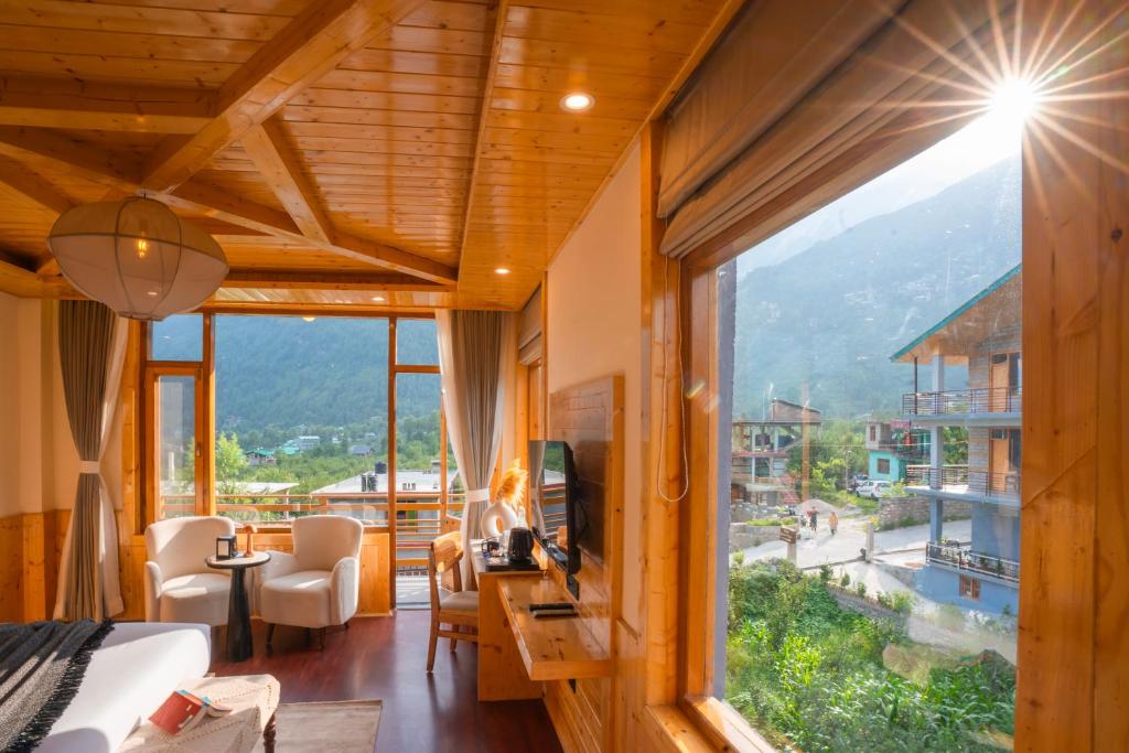 Nespecifikovaný výhled na hory nebo výhled na hory při pohledu z hostelu