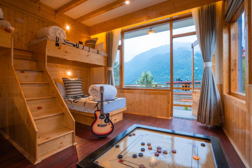 Nespecifikovaný výhled na hory nebo výhled na hory při pohledu z hostelu