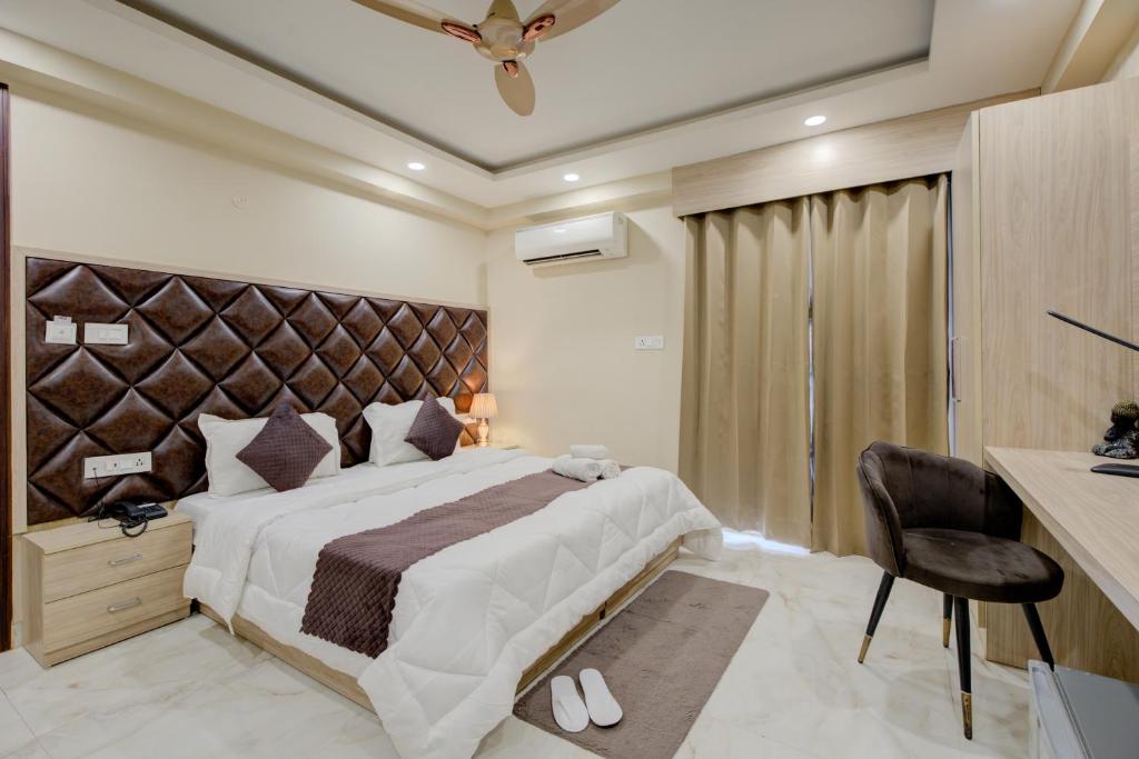 Postel nebo postele na pokoji v ubytování The Paras Studio Serviced Apartments