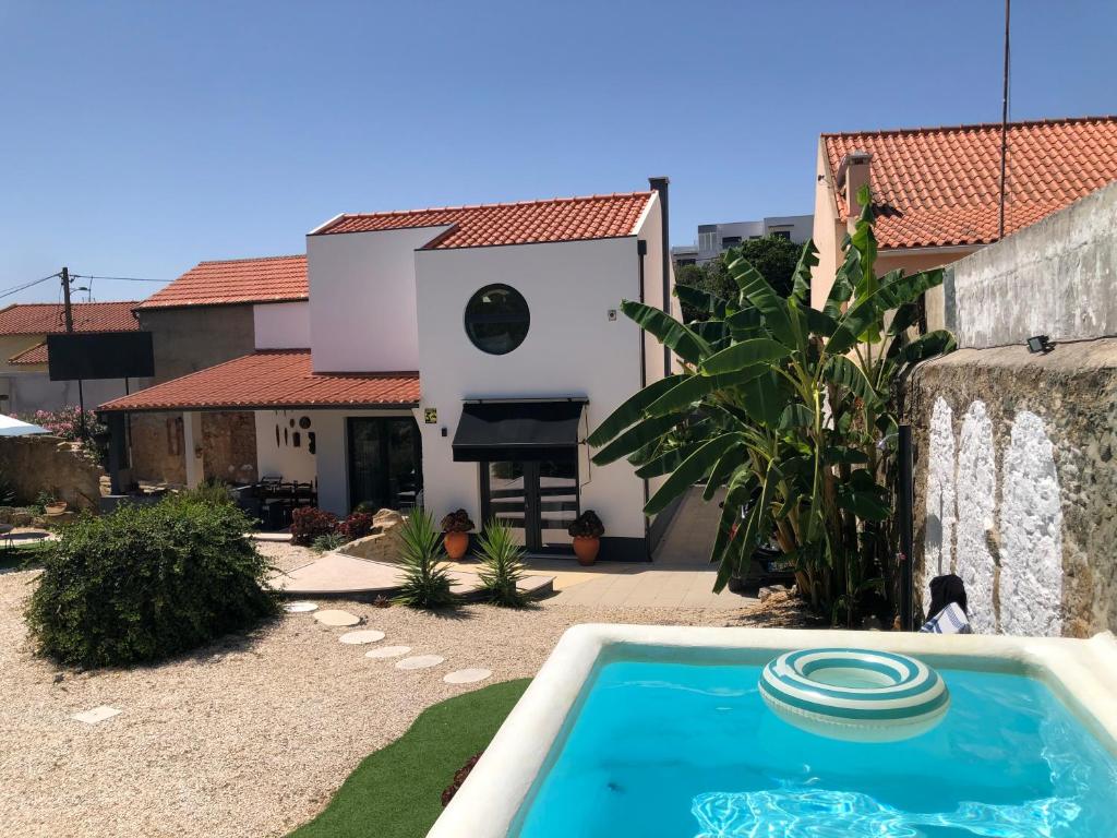 a house with a swimming pool in the yard at Pool oasis with private parking -Vigia 8 in Torres Vedras