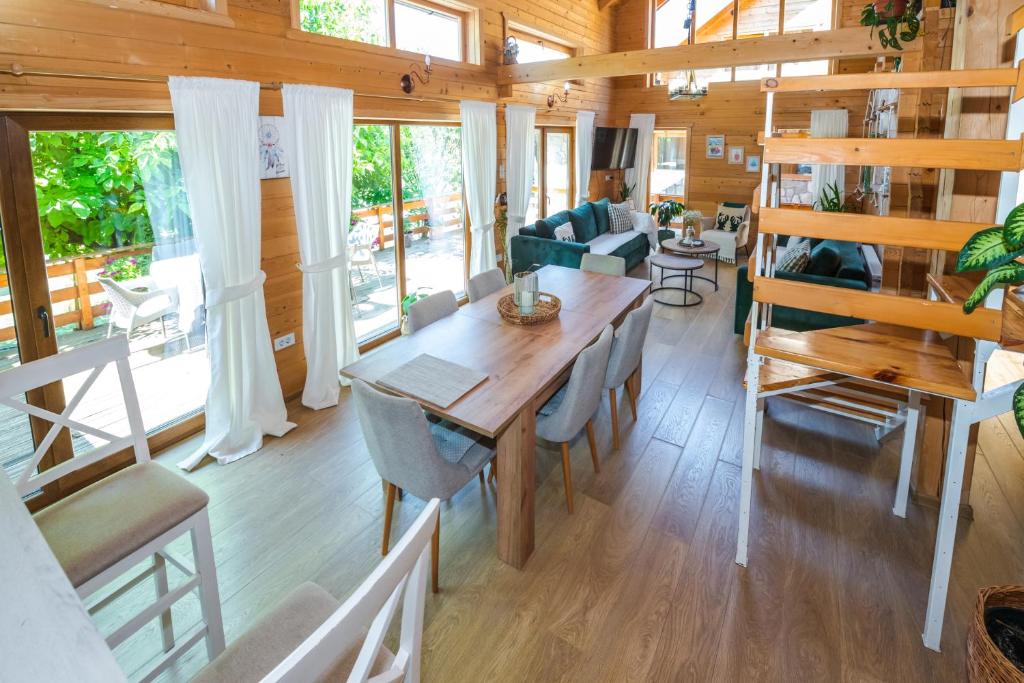 Posezení v ubytování Monte Chalet Kolašin