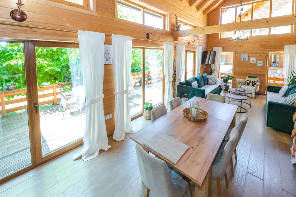 Posezení v ubytování Monte Chalet Kolašin