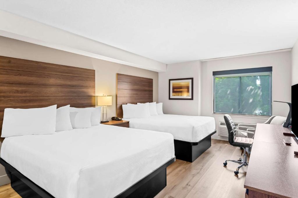 Postel nebo postele na pokoji v ubytování Best Western Maple Ridge