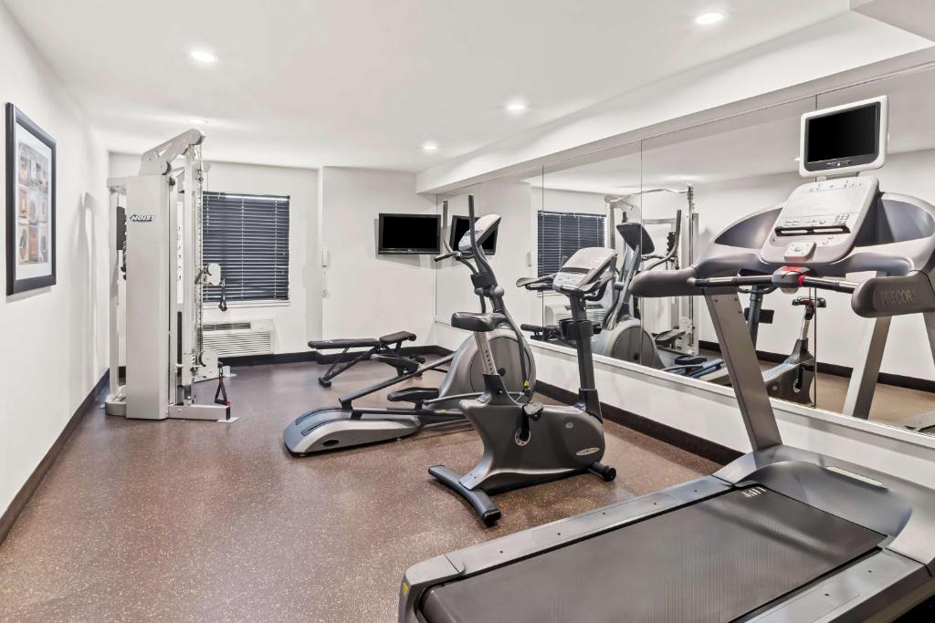 Fitness centrum a/nebo fitness zařízení v ubytování Best Western Maple Ridge