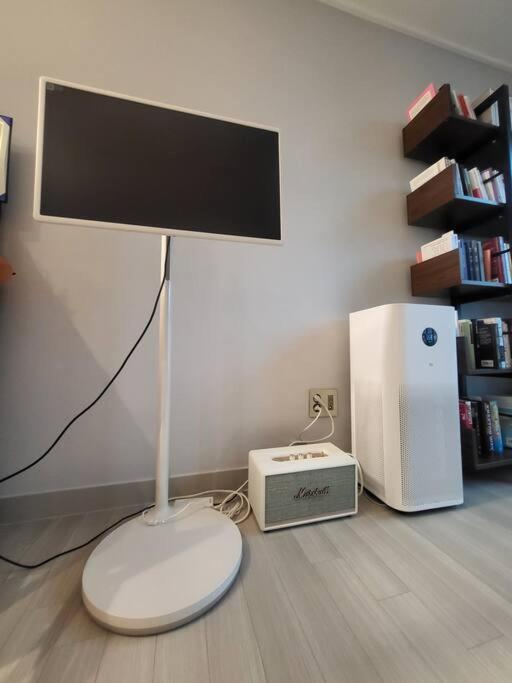 TV a/nebo společenská místnost v ubytování House 1 min from Geumjeong St