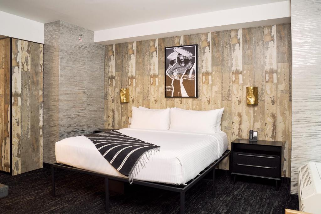 Postel nebo postele na pokoji v ubytování The FIDI Hotel