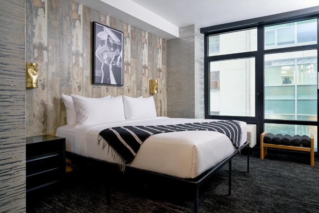 Postel nebo postele na pokoji v ubytování The FIDI Hotel