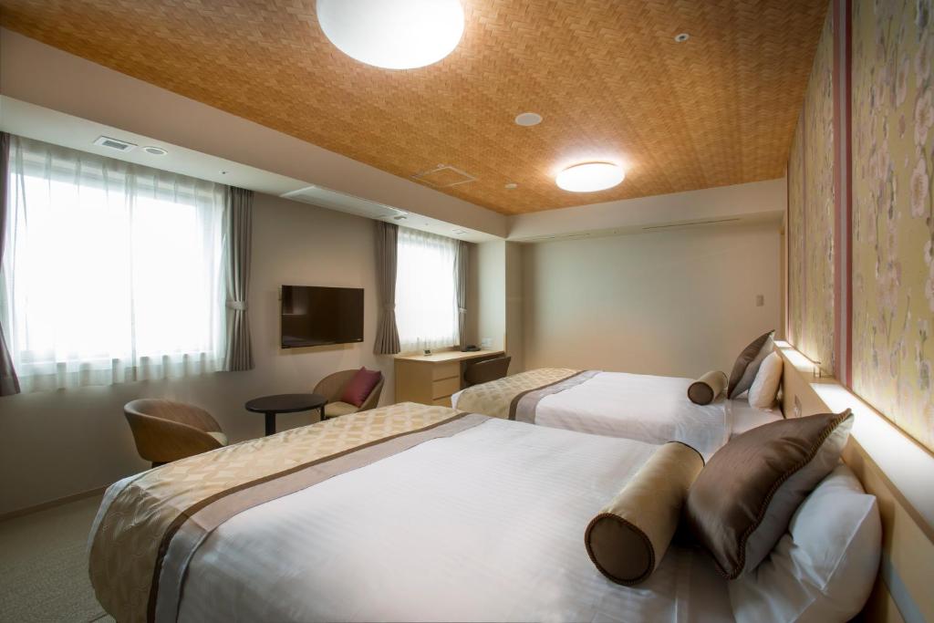 Postel nebo postele na pokoji v ubytování Hot Spring Osaka Hinode Hotel Nipponbashi
