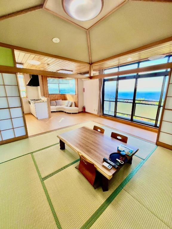 Fotografie z fotogalerie ubytování ジェムスティーイン川奈 v destinaci Ito