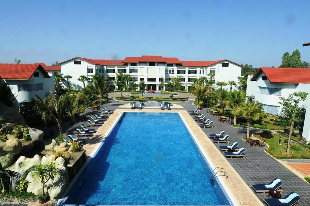 Bazén v ubytování EG Paradise Angkor Villa Hotel nebo v jeho okolí