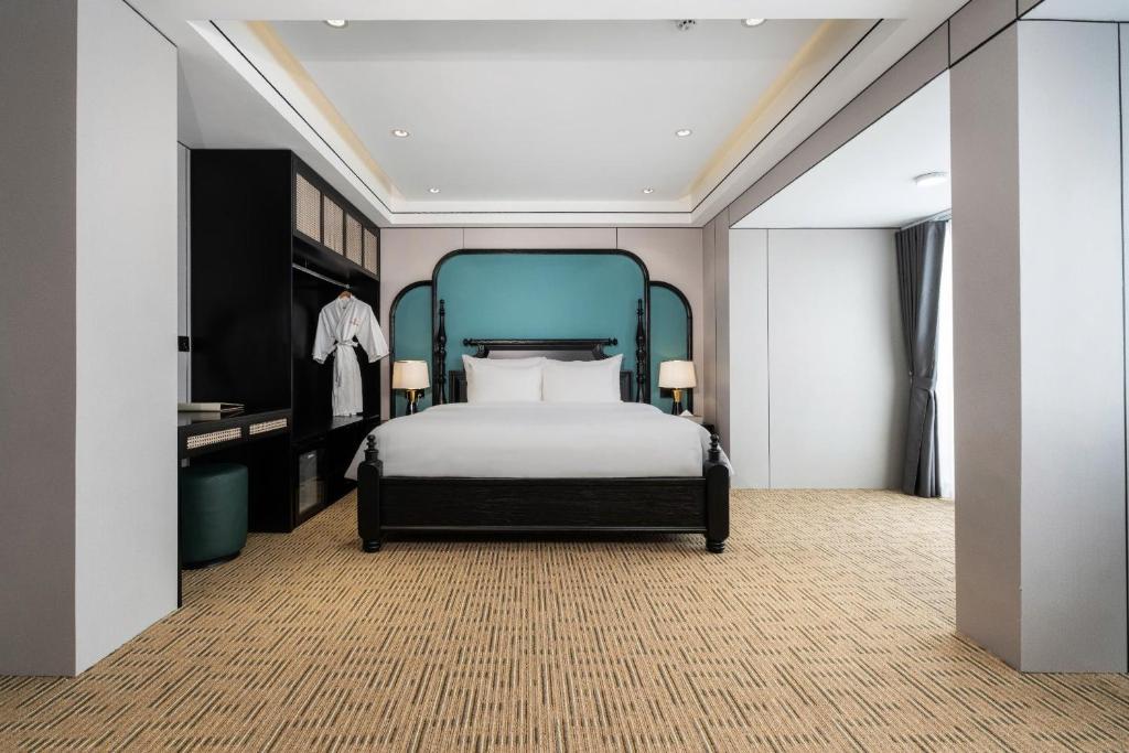 Postel nebo postele na pokoji v ubytování Hanoi International Hotel