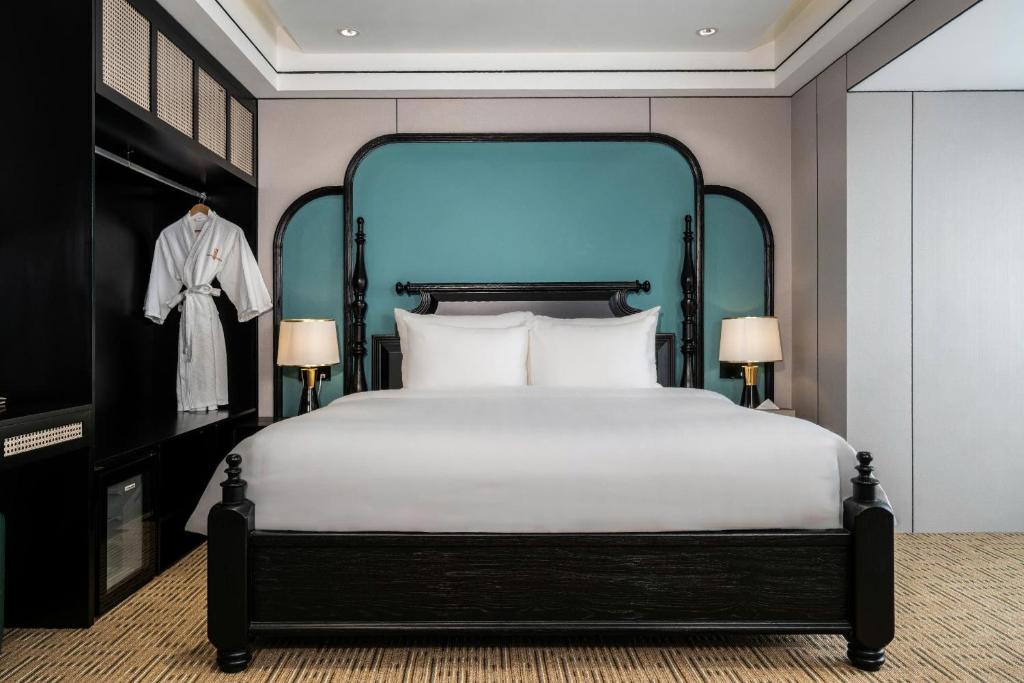 Postel nebo postele na pokoji v ubytování Hanoi International Hotel