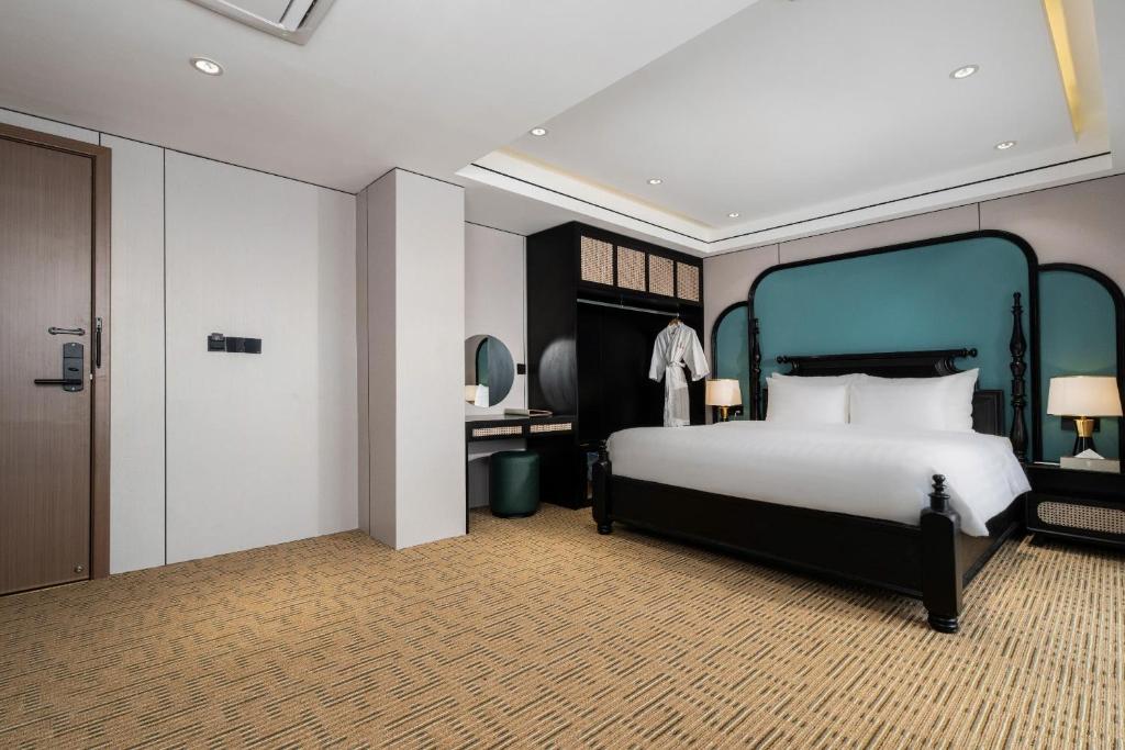 Postel nebo postele na pokoji v ubytování Hanoi International Hotel