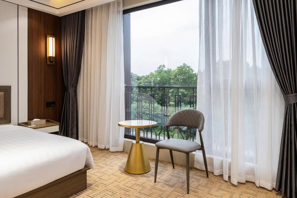 Postel nebo postele na pokoji v ubytování Hanoi International Hotel