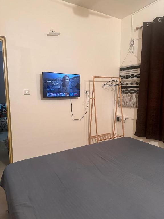 Postel nebo postele na pokoji v ubytování Luxury Apt near Palolem Beach, WFH with Forest view