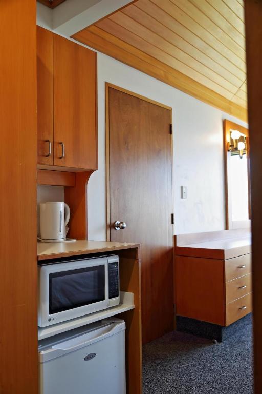 Rosebank Lodge - Triple Room With Balcony