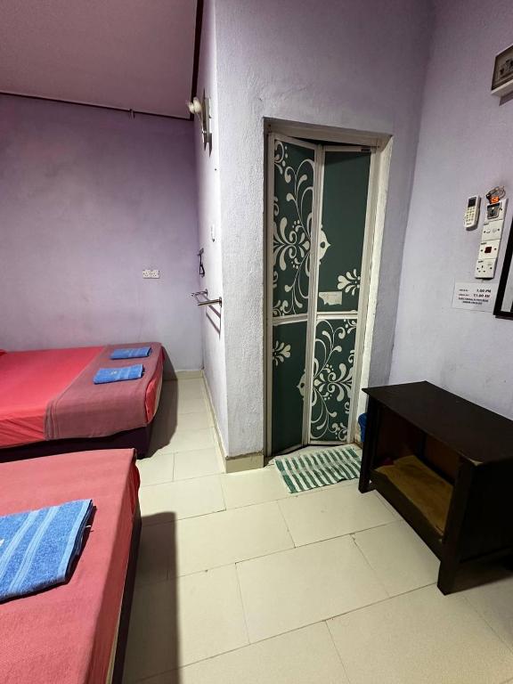 Postel nebo postele na pokoji v ubytování Perhentian Village Inn
