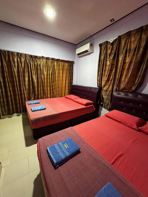 Postel nebo postele na pokoji v ubytování Perhentian Village Inn