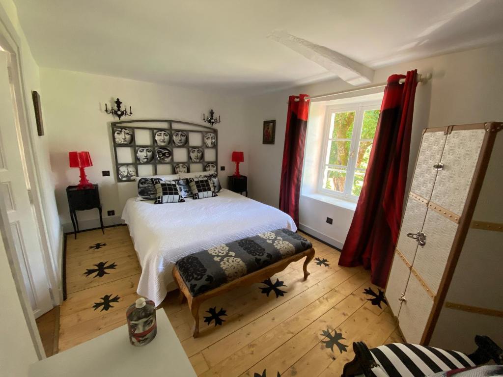 Postel nebo postele na pokoji v ubytování Chateau des Janroux