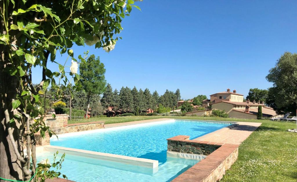 Bazén v ubytování ISA - Luxury Resort with swimming pool immersed in Tuscan nature, apartments with private outdoor area with panoramic view nebo v jeho okolí