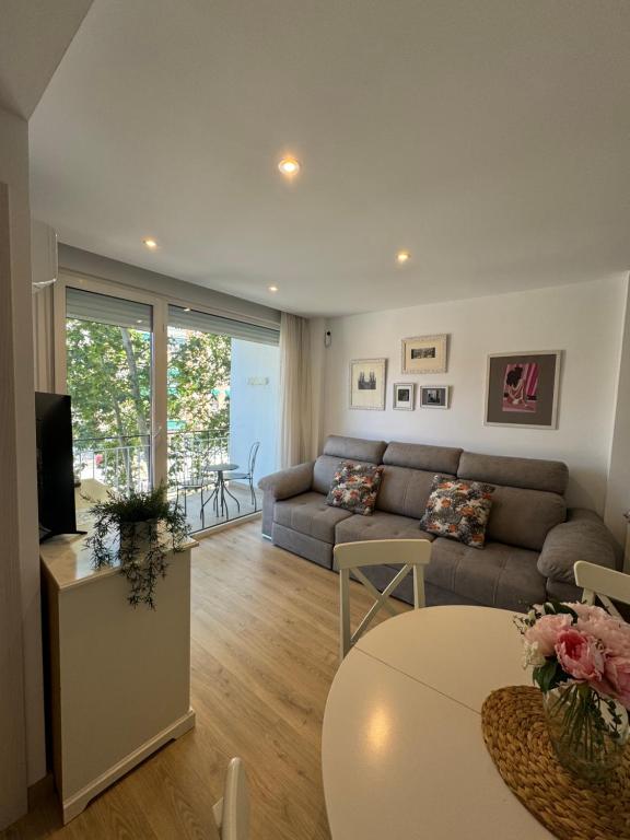 Ruang duduk di ALCALA LUXURY piso de 80m con 3 habitaciones 2 baños y terraza