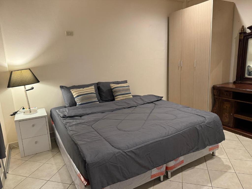 Ένα ή περισσότερα κρεβάτια σε δωμάτιο στο Leng Guest House