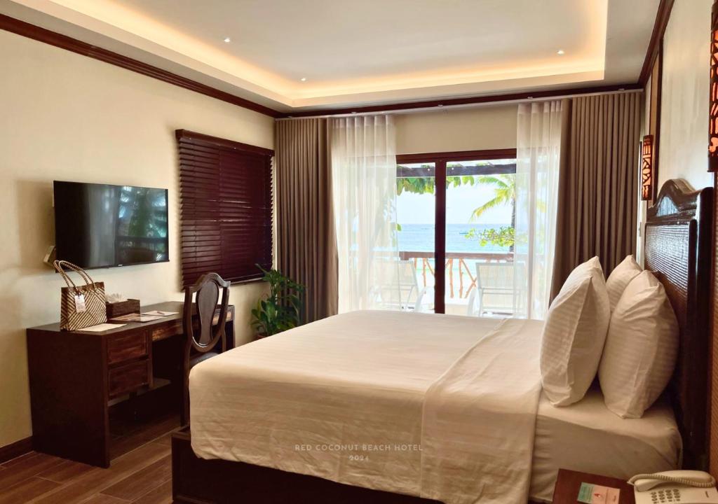 Postel nebo postele na pokoji v ubytování Red Coconut Beach Hotel Boracay