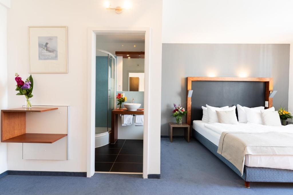 Postel nebo postele na pokoji v ubytování Hotel Aviva