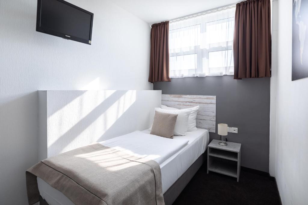 Postel nebo postele na pokoji v ubytování Hotel Aviva