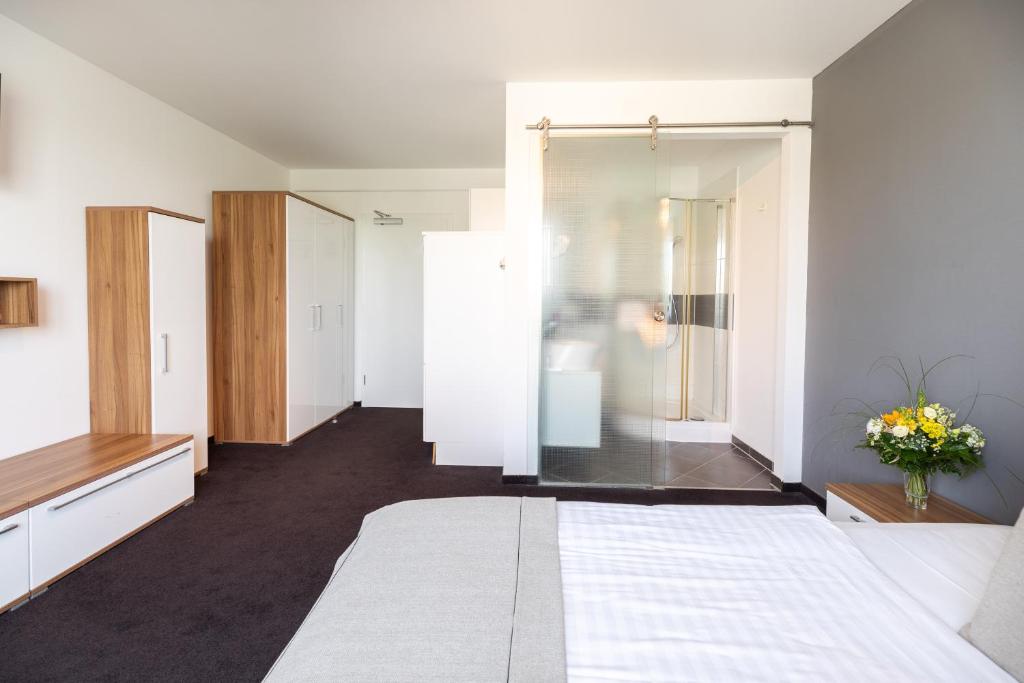 Postel nebo postele na pokoji v ubytování Hotel Aviva