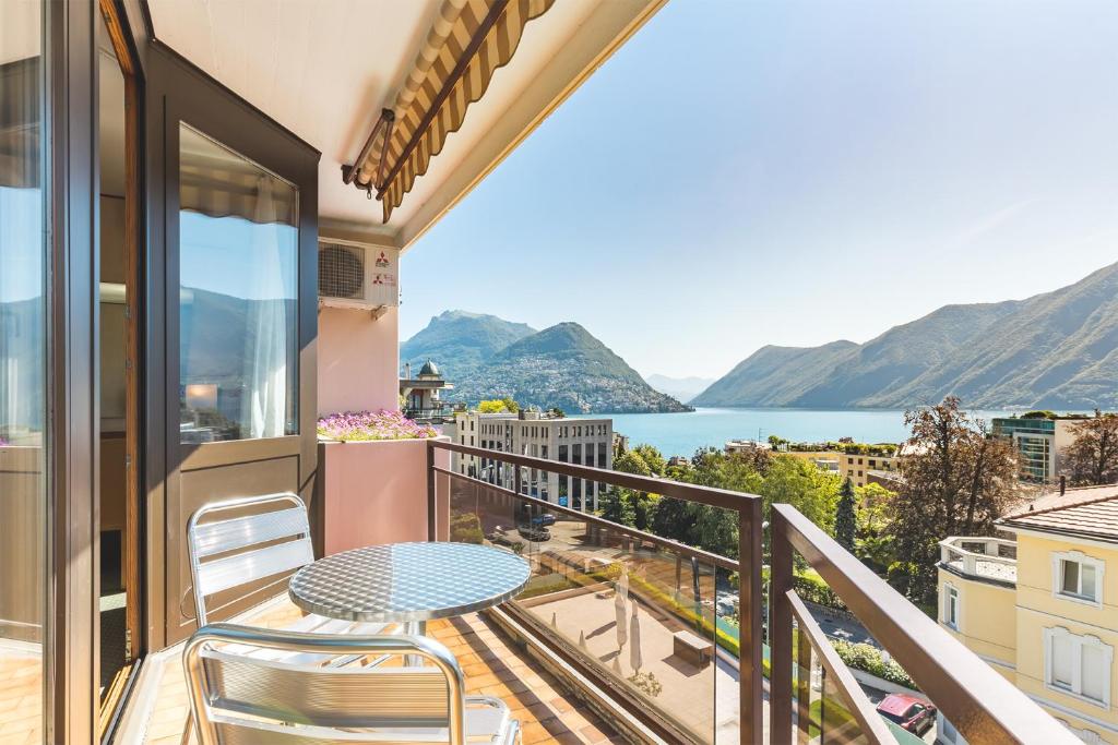 Hotel Delfino Lugano - Resim 2