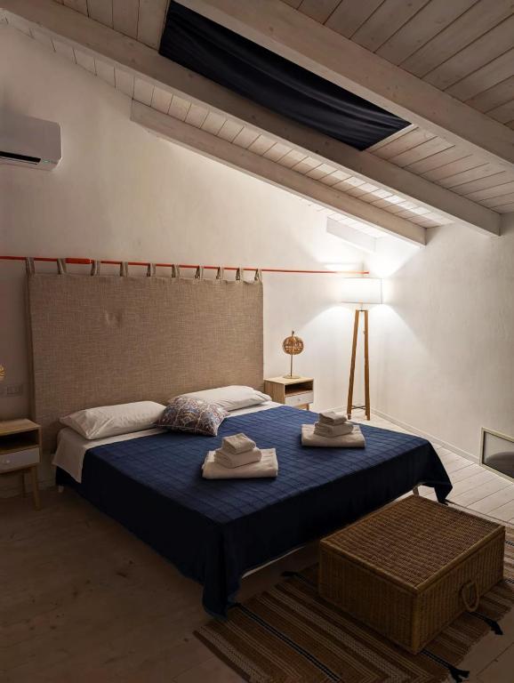 Postel nebo postele na pokoji v ubytování AltaMarea - Luce, spazi ampi e comfort al centro del paese