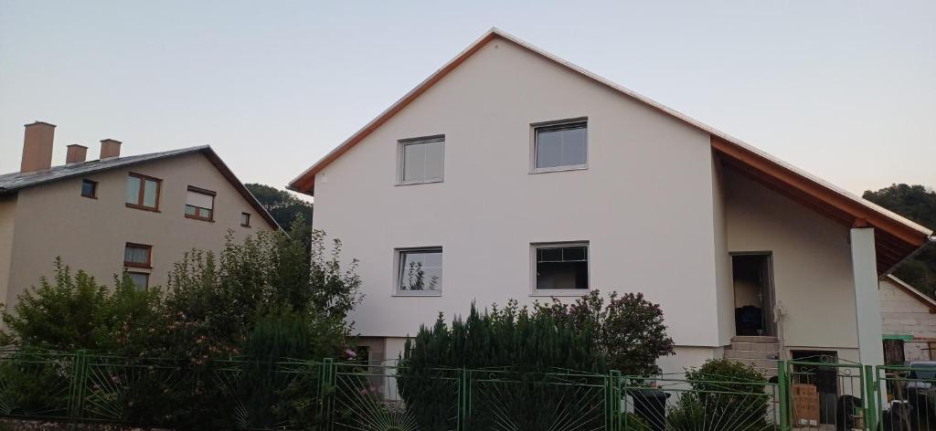 Budova, kde se aparthotel nachází