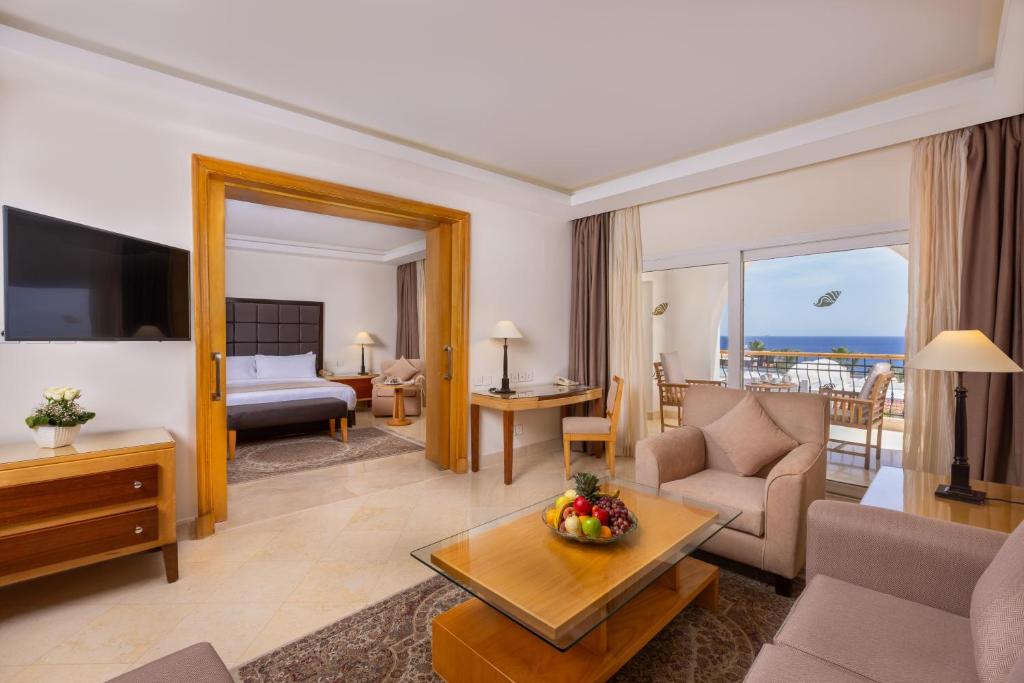 Postel nebo postele na pokoji v ubytování Savoy Sharm El Sheikh