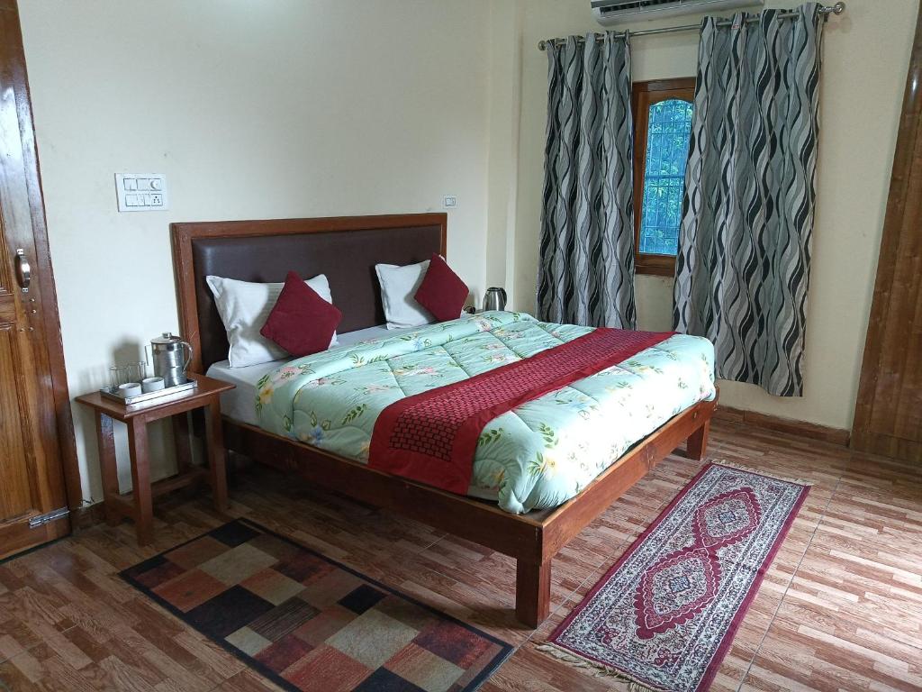 Postel nebo postele na pokoji v ubytování Corbett Rejoice Home Stay