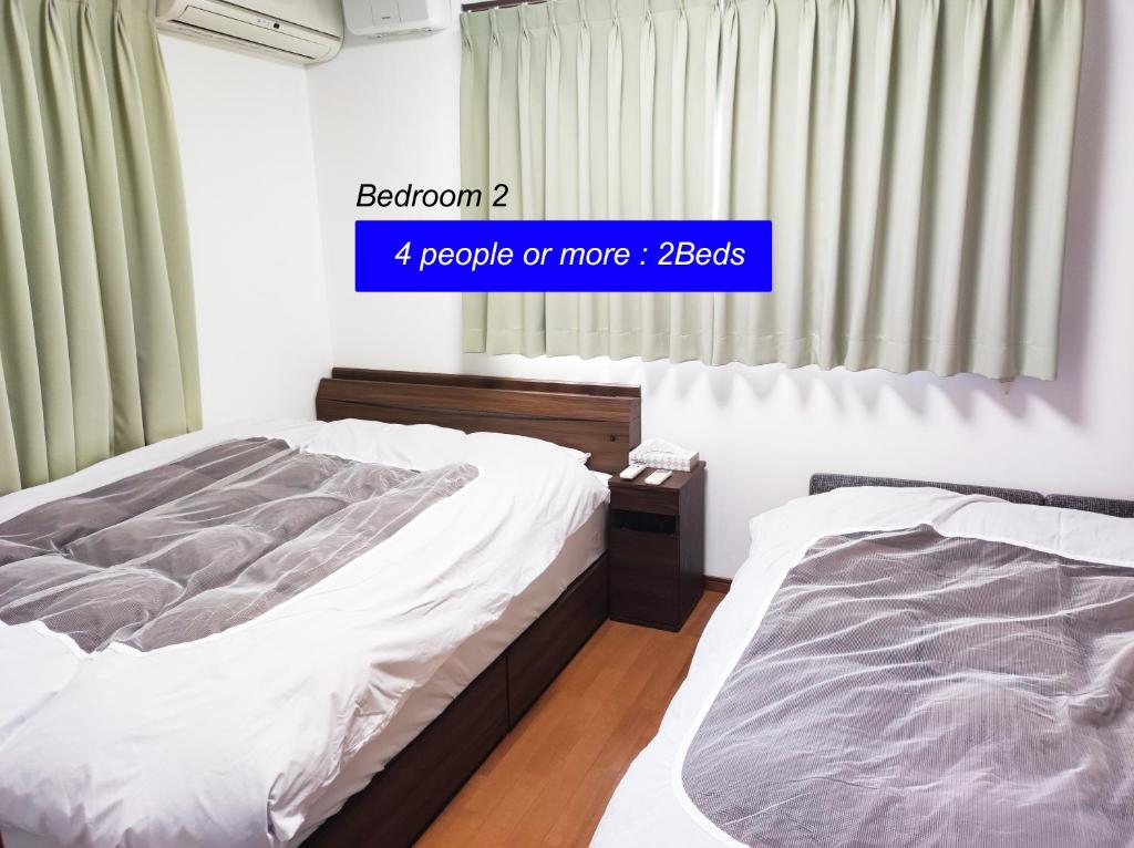 Postel nebo postele na pokoji v ubytování 駅近4分 富士山を眺める和風宿