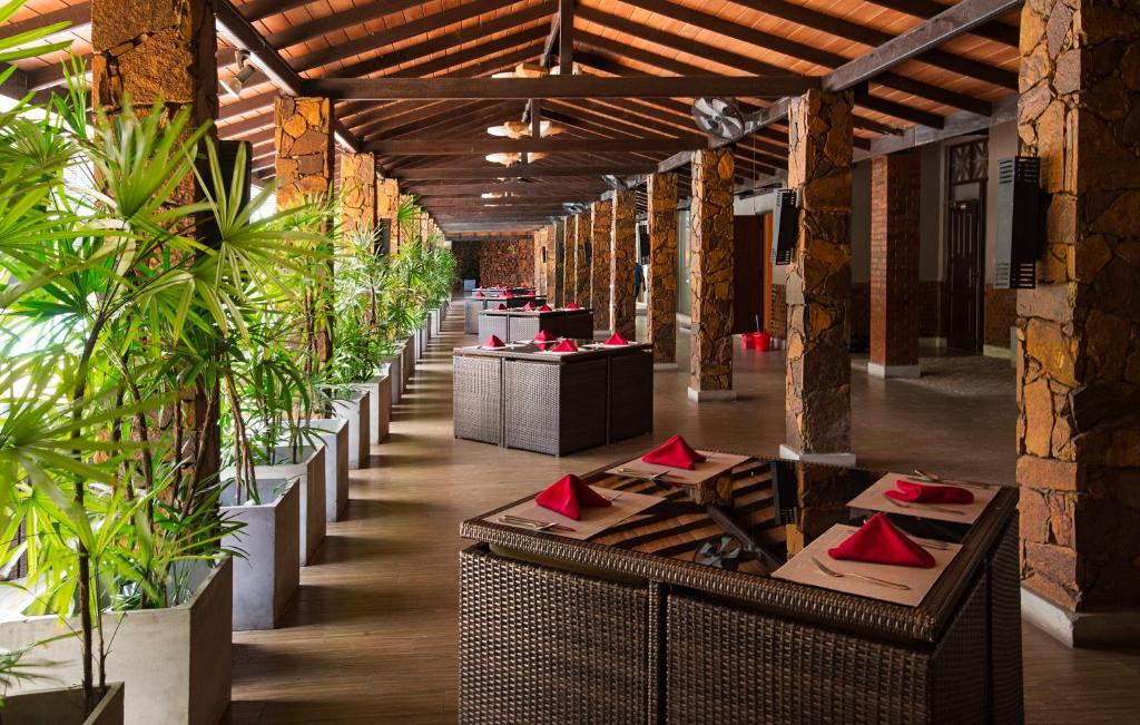 Restaurace v ubytování The Full Moon Hotel Katunayake